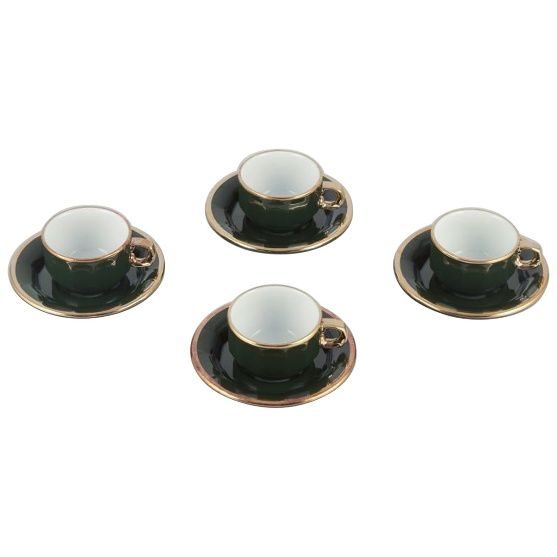 Pillivuyt, Francia. Cuatro pares de tazas de café con platillos a juego.