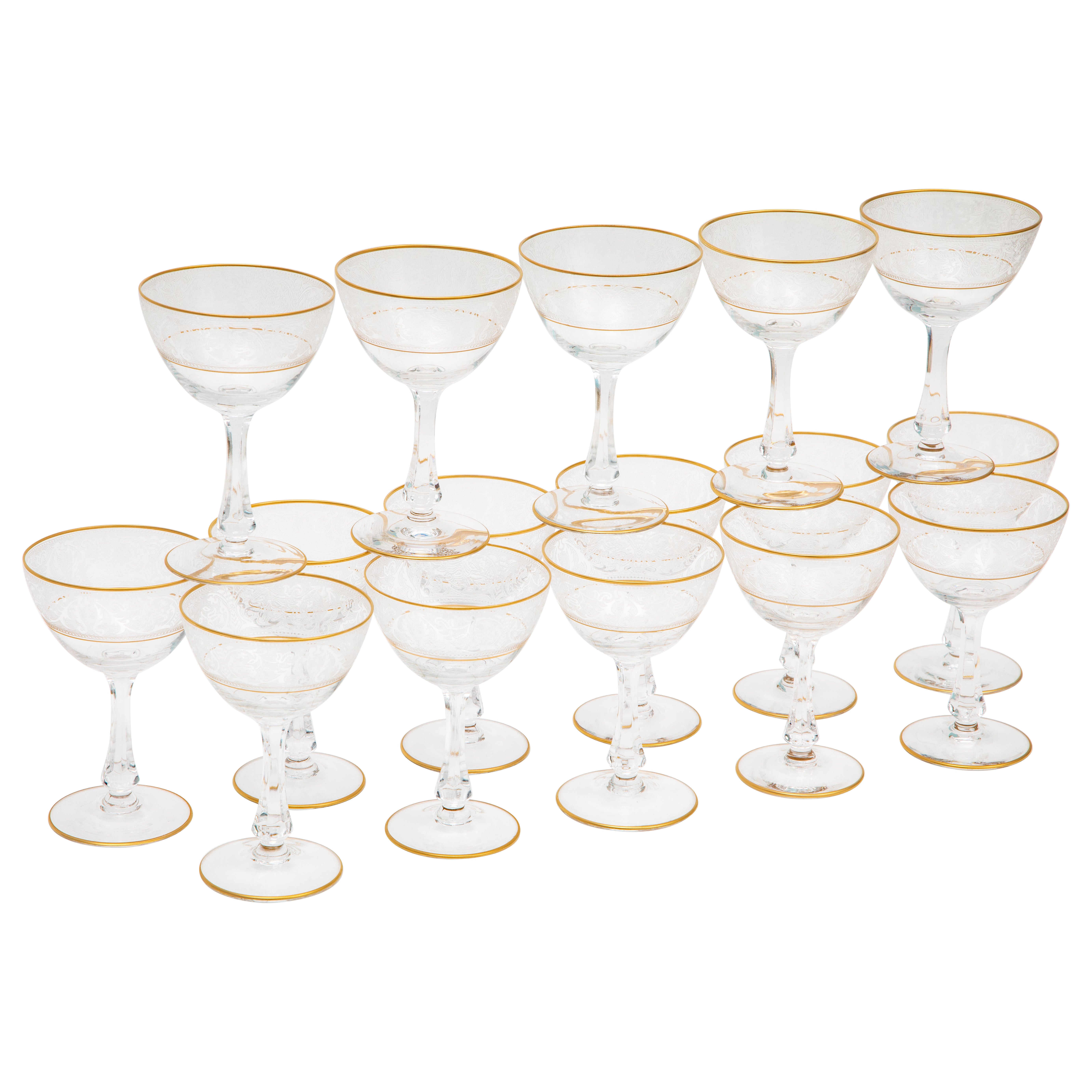 16 Copas de cóctel o de champán vintage con diseño grabado en oro de 24 quilates en venta