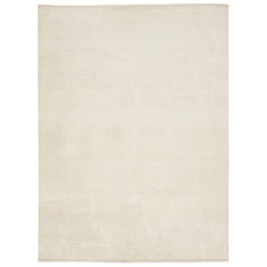 Moderner elfenbeinfarbener Wollteppich im marokkanischen Stil mit neutralem Design von Apadana