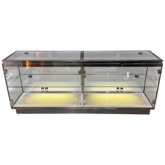 Mid-Century Acyclic and Glass Light Up Sideboard or Credenza With Shelve (buffet ou crédence avec étagère)