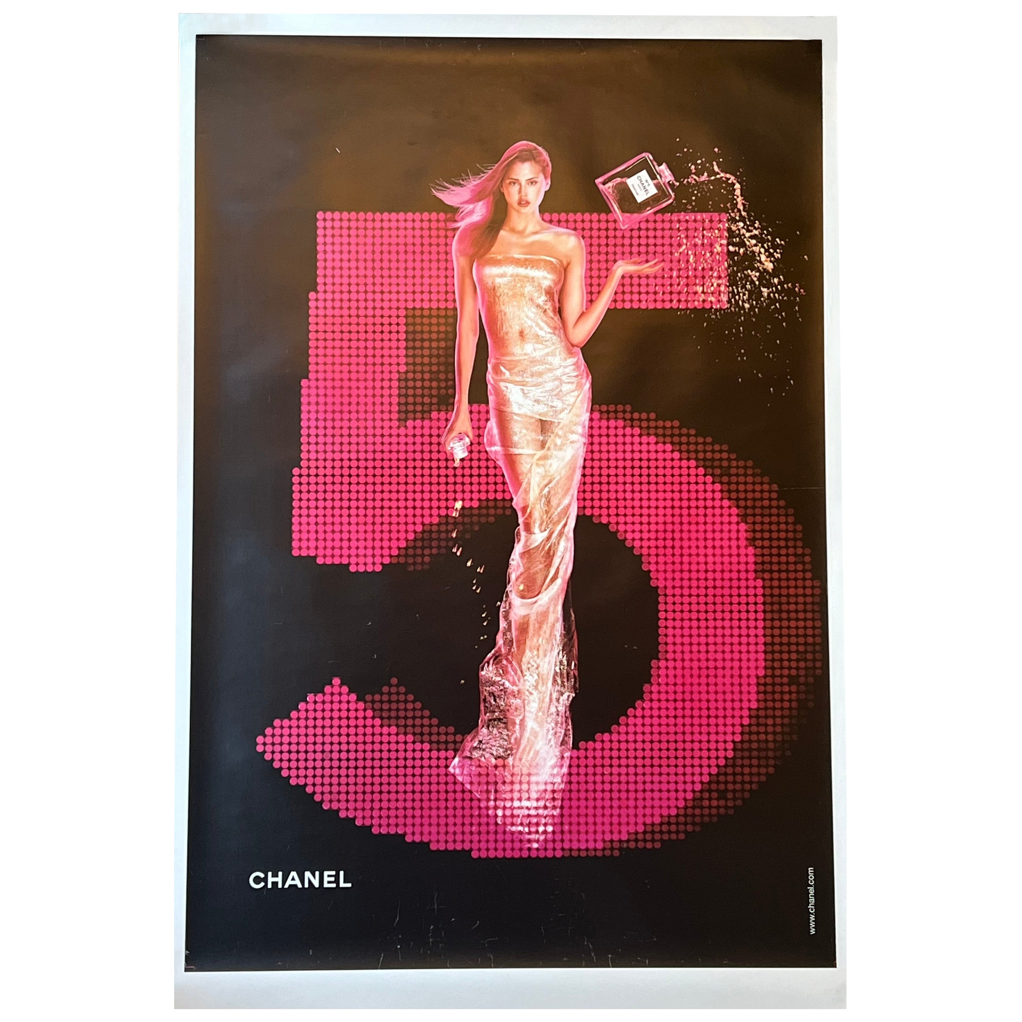 La fameuse robe rouge Chanel n° 5 de Jean Paul Goude 2001
