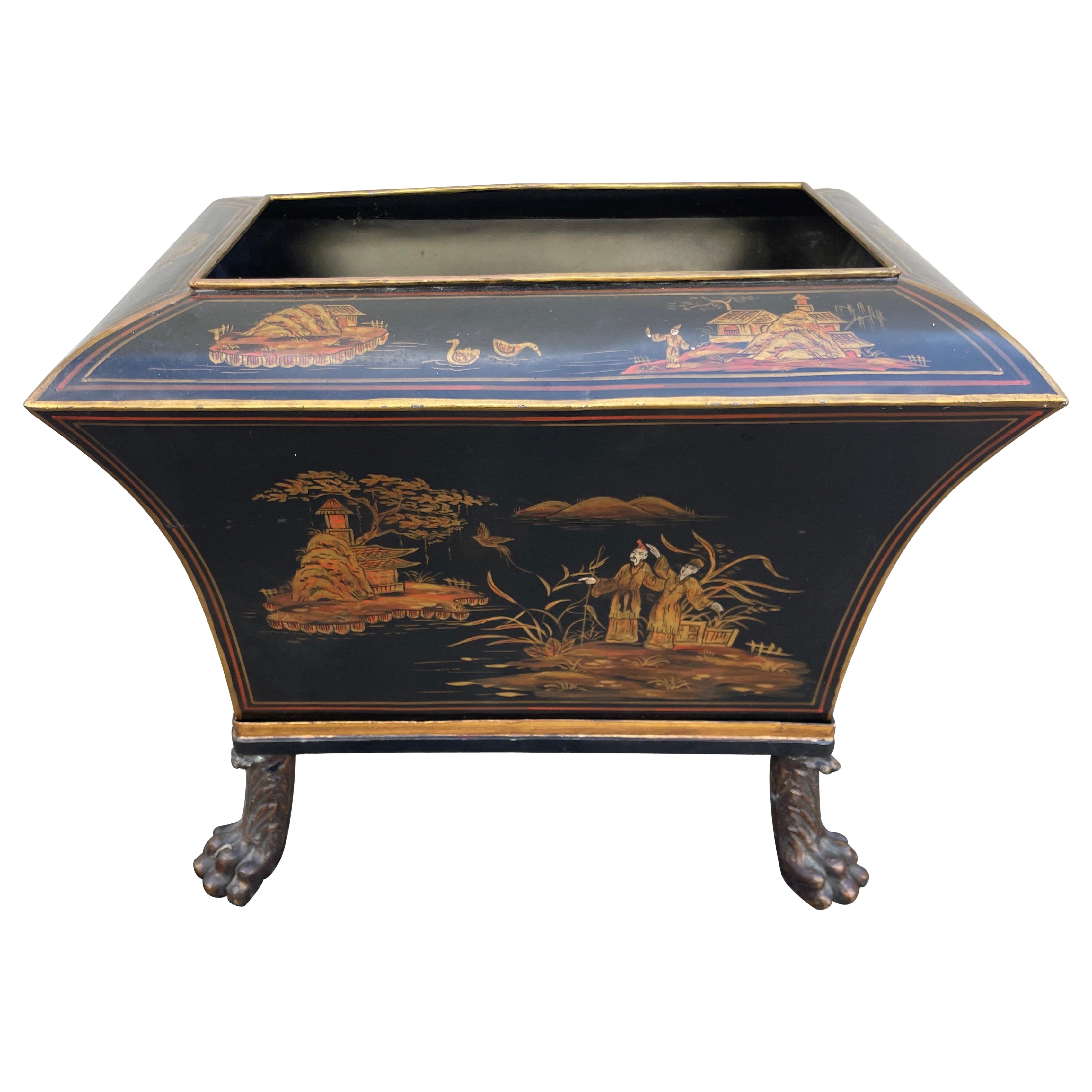 Grand pot à cache rectangulaire en laiton à pied Chinoiserie