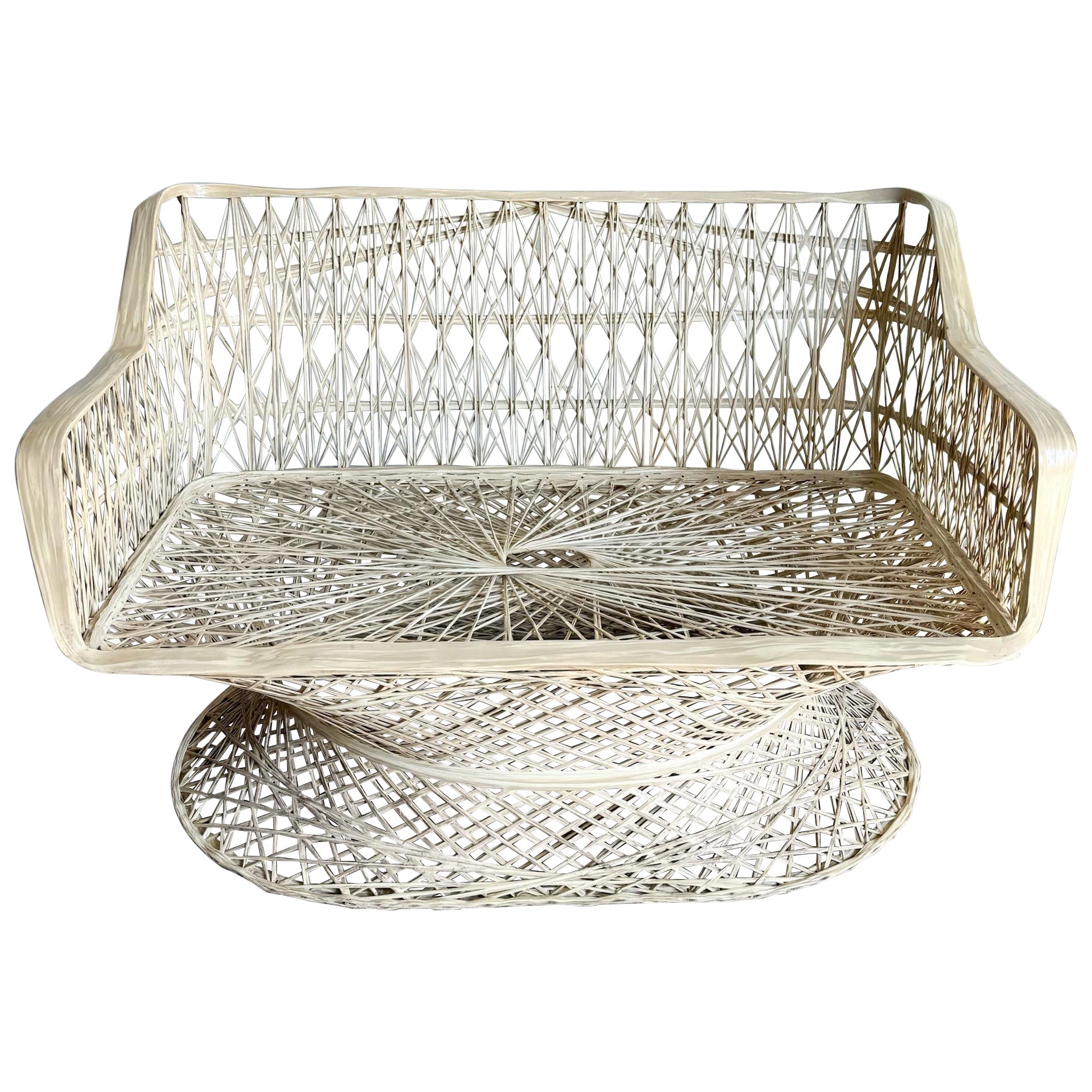 Banc Woodard en fibre de verre filée de style Modernity