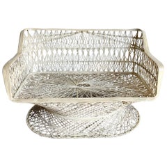 Banc Woodard en fibre de verre filée de style Modernity