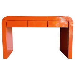 Postmoderner orangefarbener Lack-Wasserfall-Schreibtisch/Konsolentisch aus Laminat