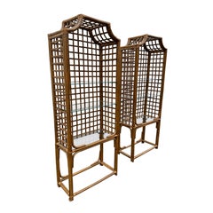 Estantería Pagoda 1970 de rejilla de ratán y cristal, serie de 2