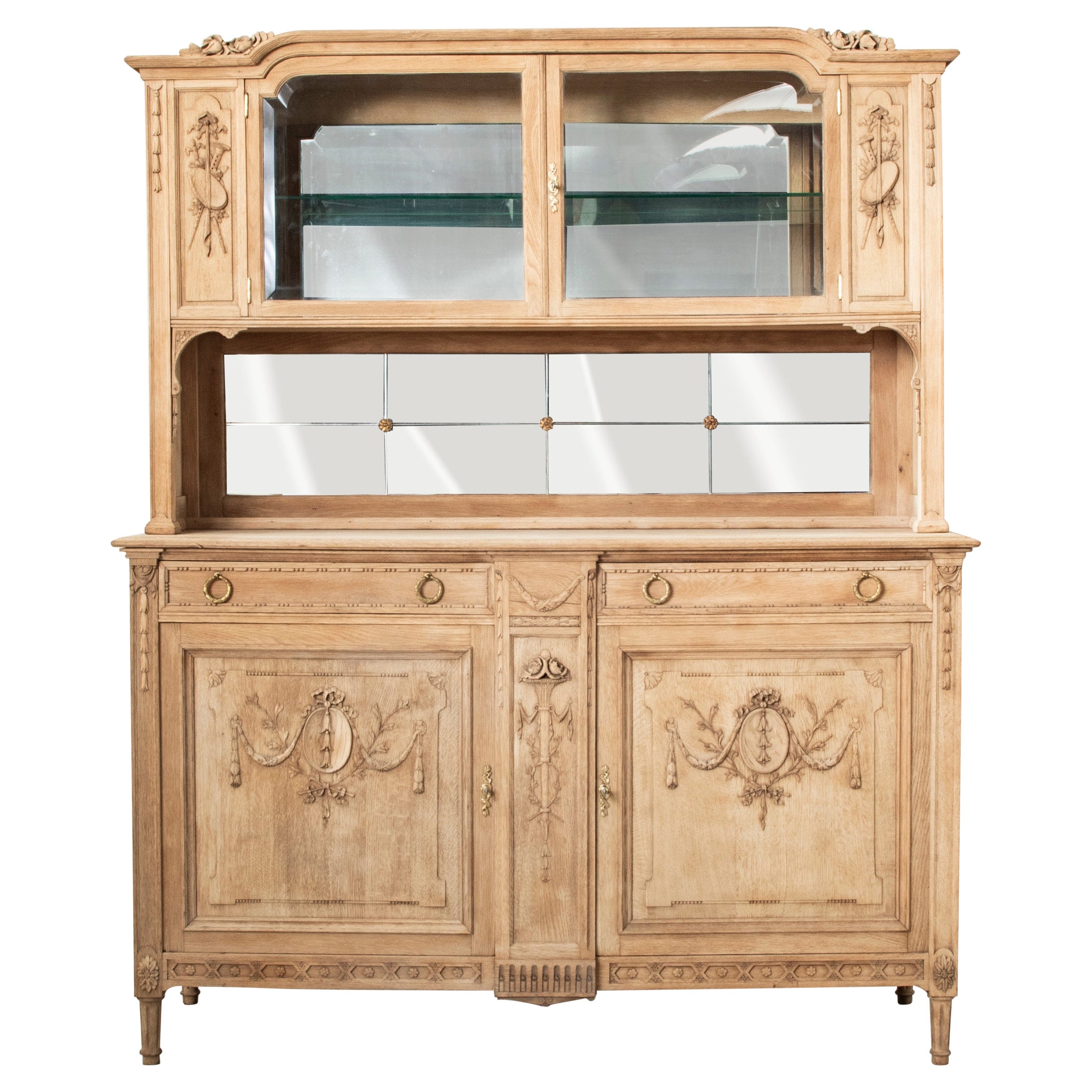 Anfang des 20. Jahrhunderts Französisch Louis XVI Stil gebleicht geschnitzt Eiche Buffet Deux Corps