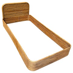 Telaio per letto singolo in rattan impilato in stile Paul Frankl restaurato di Paul Kane Kraft