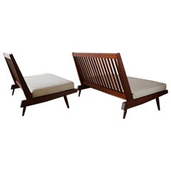 Paar George Nakashima Studio Settee Sofas aus Kirschbaumholz und Knoll-Stoff