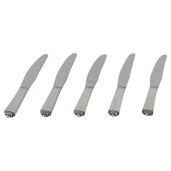 Georg Jensen Pyramid. Set of five short-handled dinner knives in sterling silver