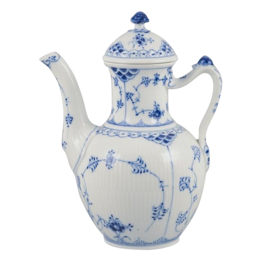Cafetera Royal Copenhagen Azul Acanalada de Media Puntilla, pintada a mano. en venta