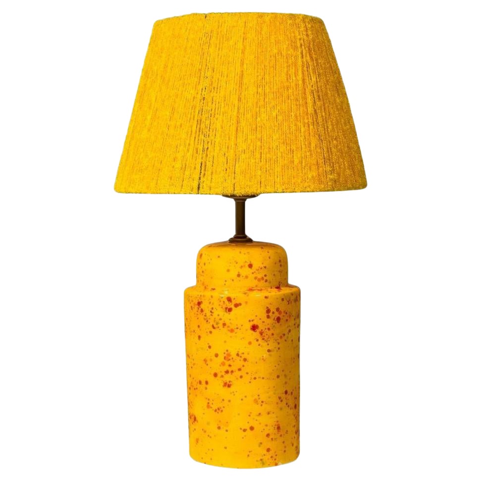 Lampe de table contemporaine en céramique Helios faite à la main par Busra Ozdemir en vente