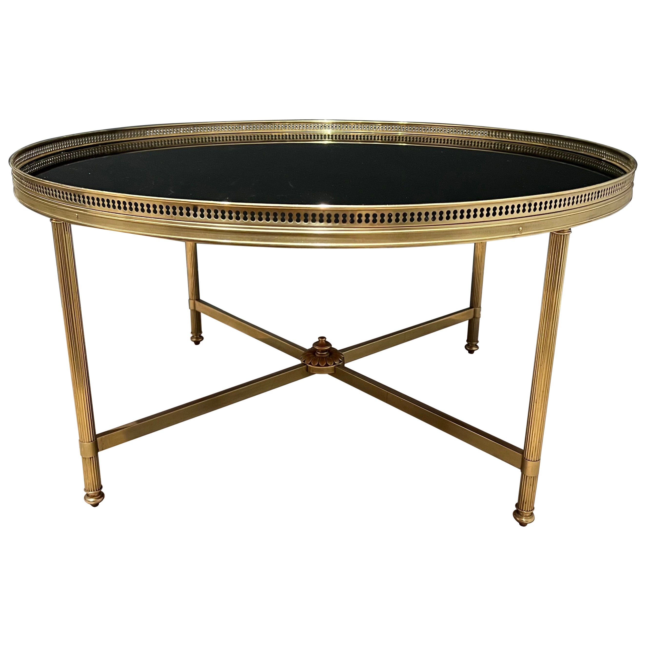 Tavolino rotondo in ottone con piano in vetro laccato nero di Maison Jansen