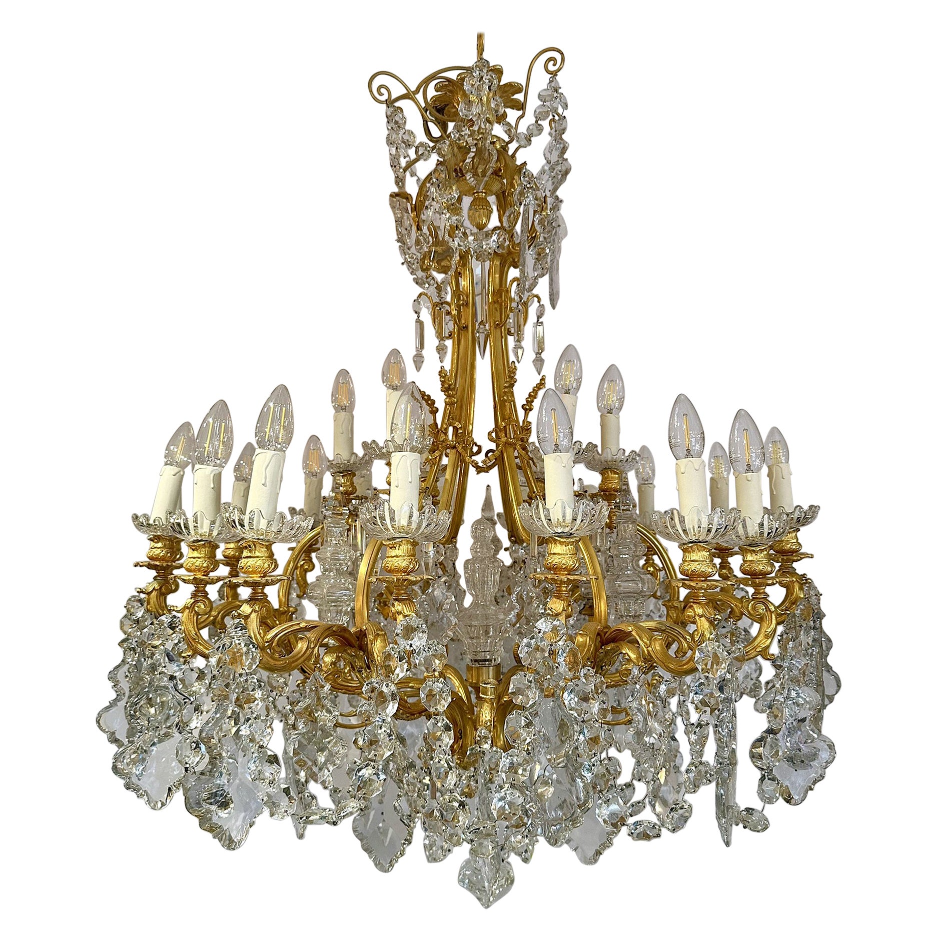 Lustre à 24 lumières en bronze d'Oré et cristal de style Louis XV, c.1890.