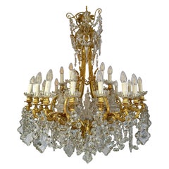 Antiker französischer Kronleuchter im Stil Ludwigs XV. aus Bronze D'Oré und Kristall mit 24 Lichtern, um 1890