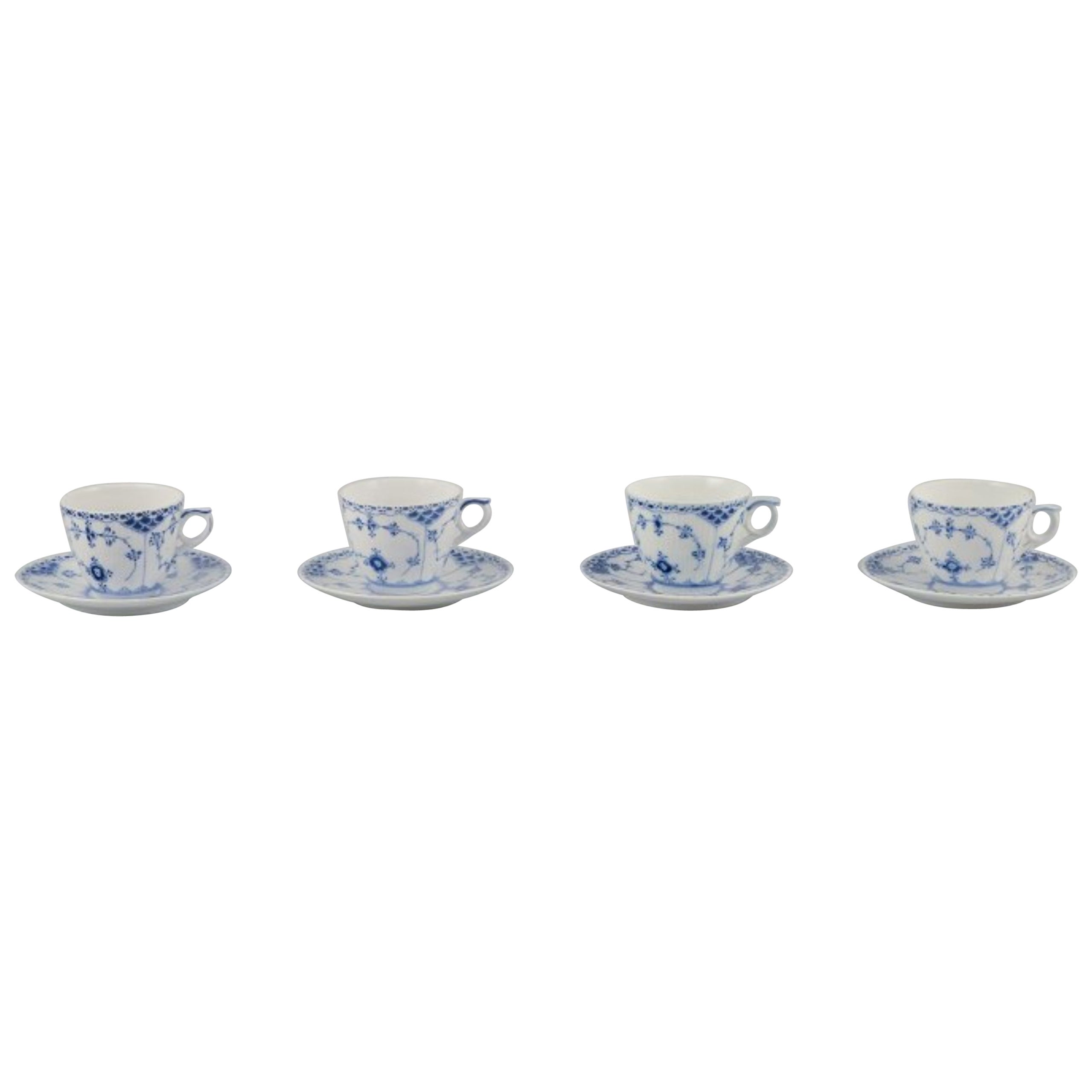 Media puntilla acanalada azul Royal Copenhagen. Juego de cuatro tazas de café con platito. en venta