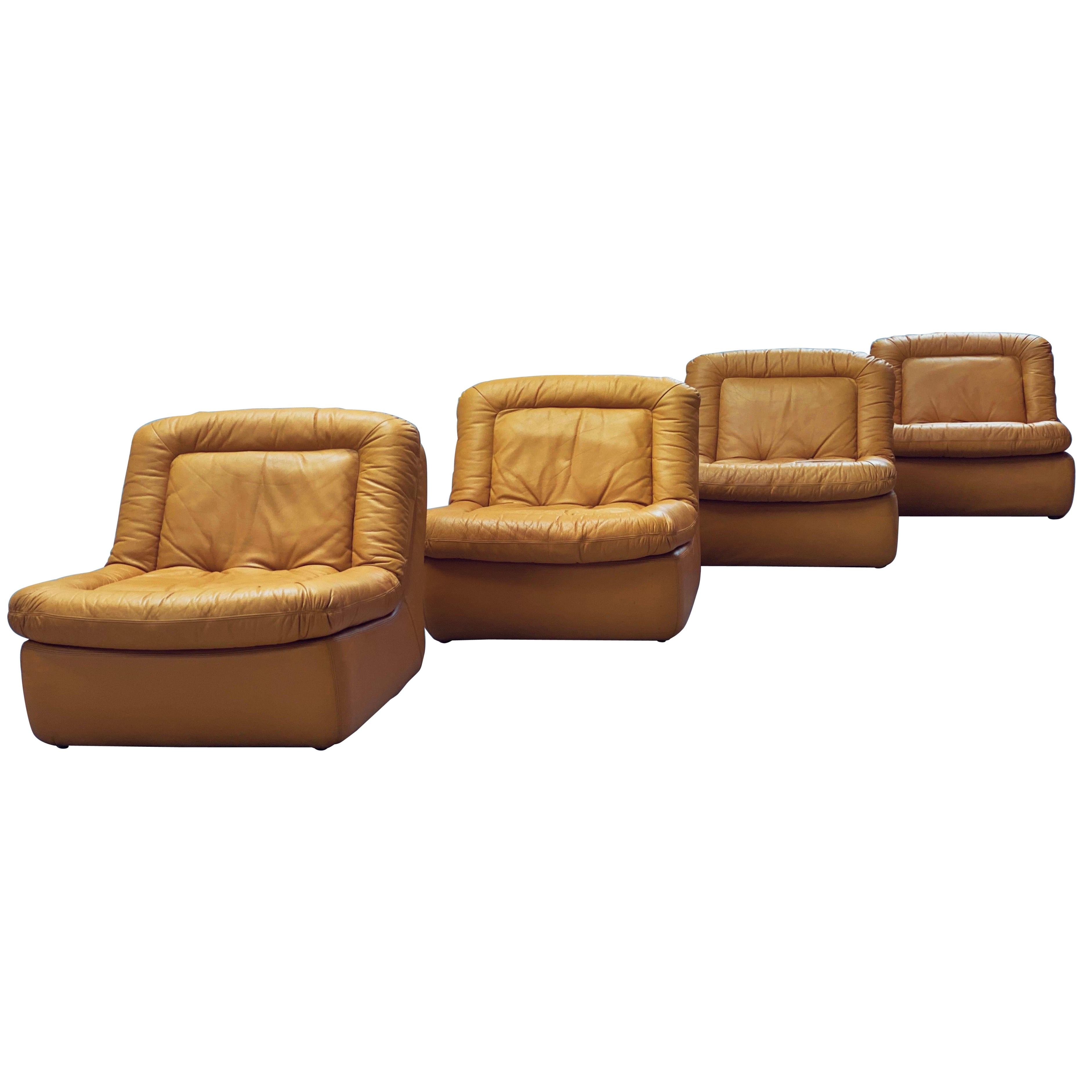 Wunderschönes 5er Set modularer Lounge Sessel in feinstem, weichen, Anilin Leder in senfgelb Dreipunkt zugeschrieben, Deutschland 1970er Jahre.

Très bien conçu et très pratique à utiliser.

Il y a en tout 5 navires et notamment un navire avec des