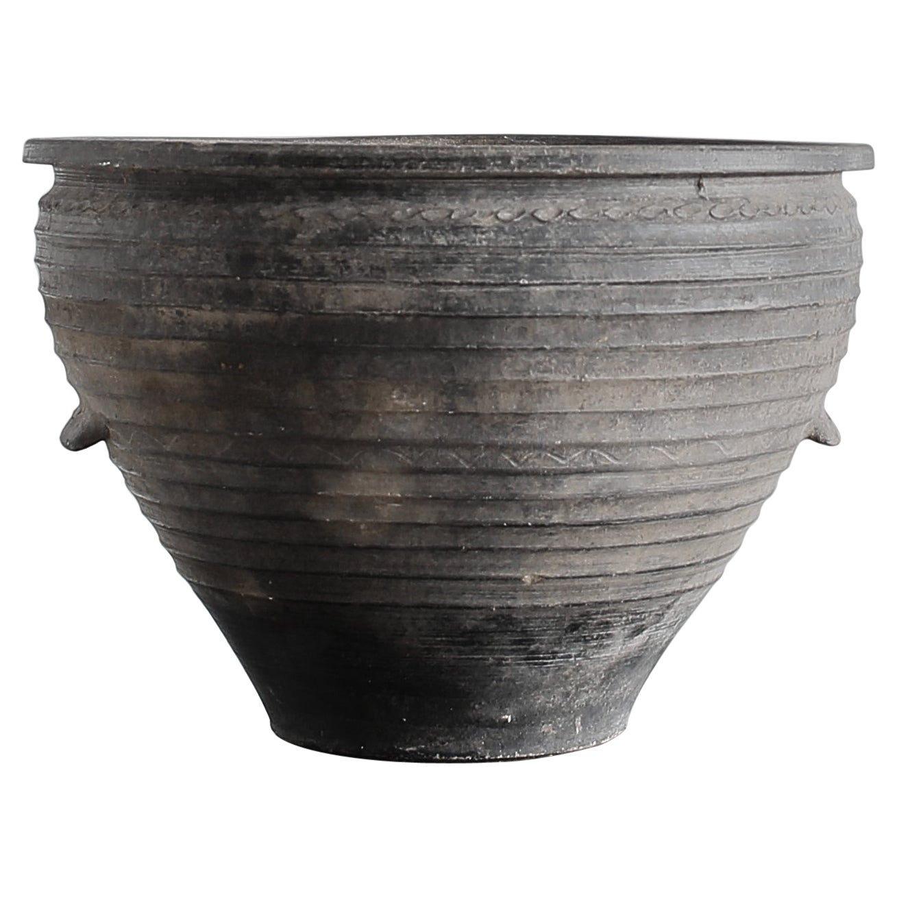 Incroyable bol portugais primitif XL du 19ème siècle en terre cuite noire