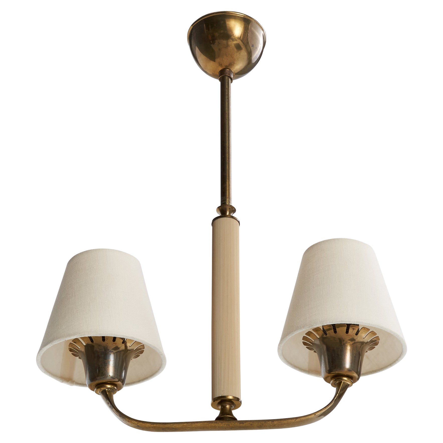 Designer suédois, lustre, laiton, bakélite, tissu, Suède, années 1940