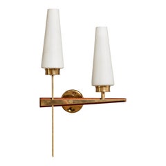 Französische Designerin, Wandleuchte, Messing, Holz, Glas, Frankreich, 1950er Jahre