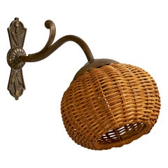 Französische Designerin, Wandleuchte, Messing, Rattan, Frankreich, 1940er Jahre