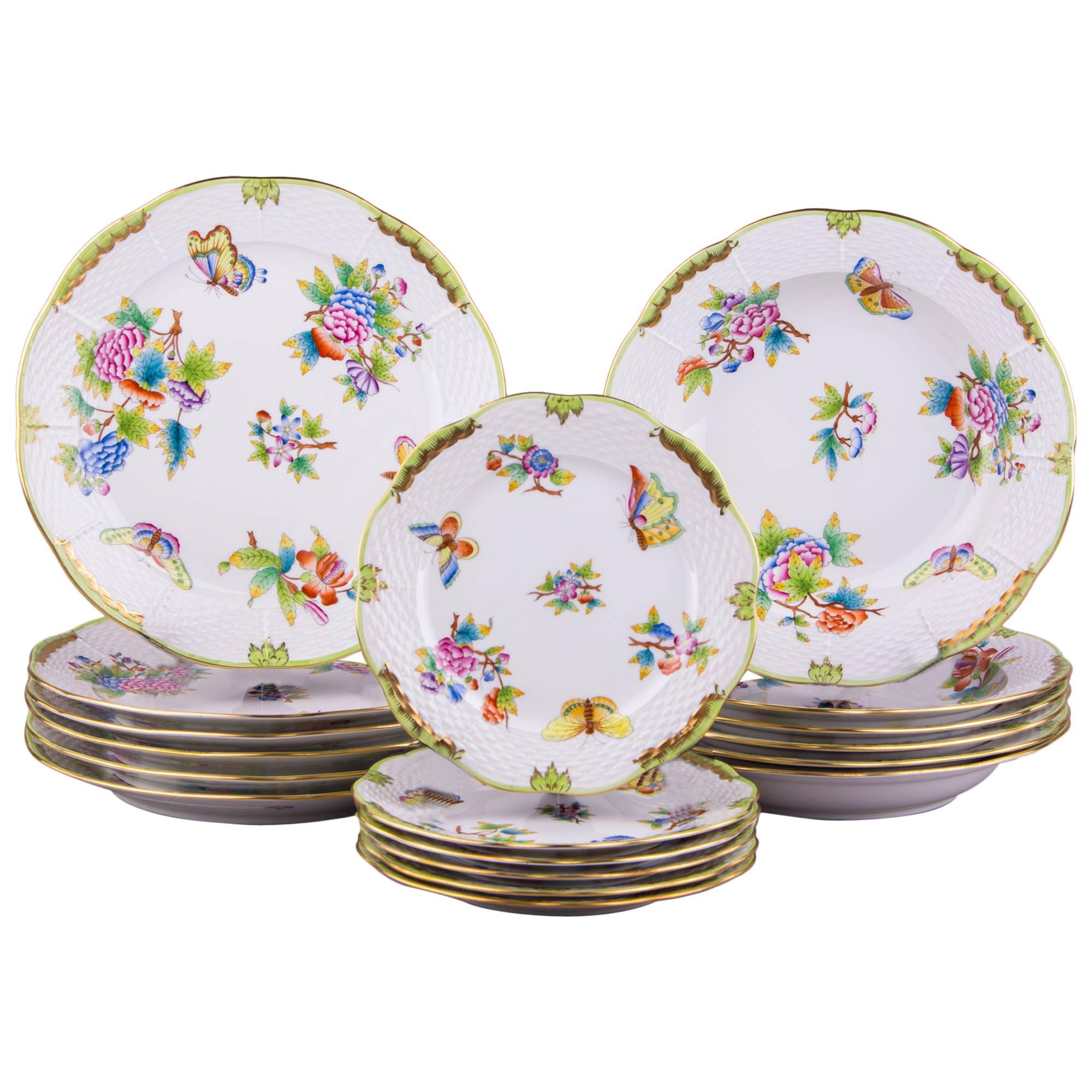 Herend Queen Victoria Plate Set for Six Persons, 18 Pieces For Sale