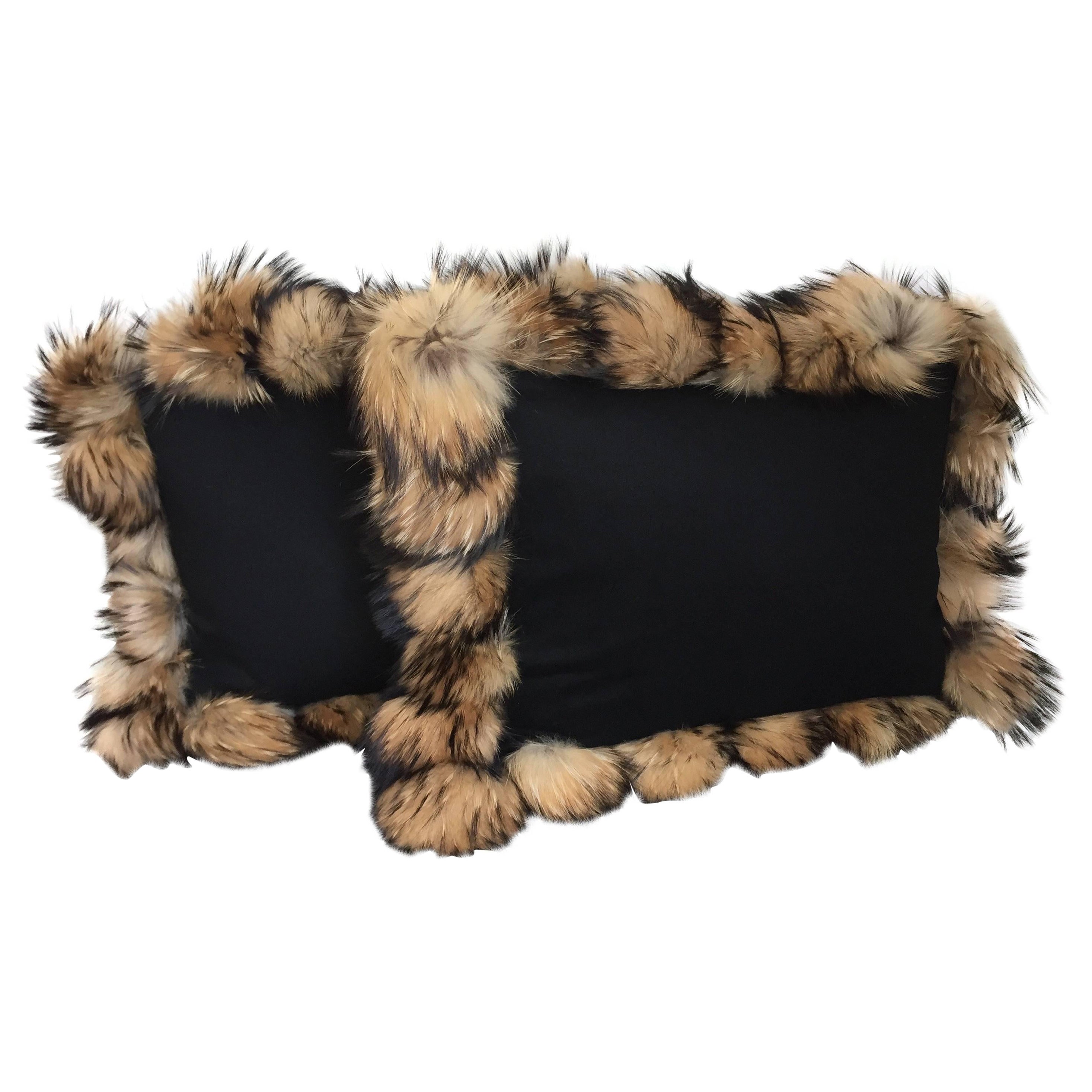 Paar Kaschmir-Wolle-Kissen, Farbe Schwarz mit Pelzbesatz, Raccoon, Paar im Angebot