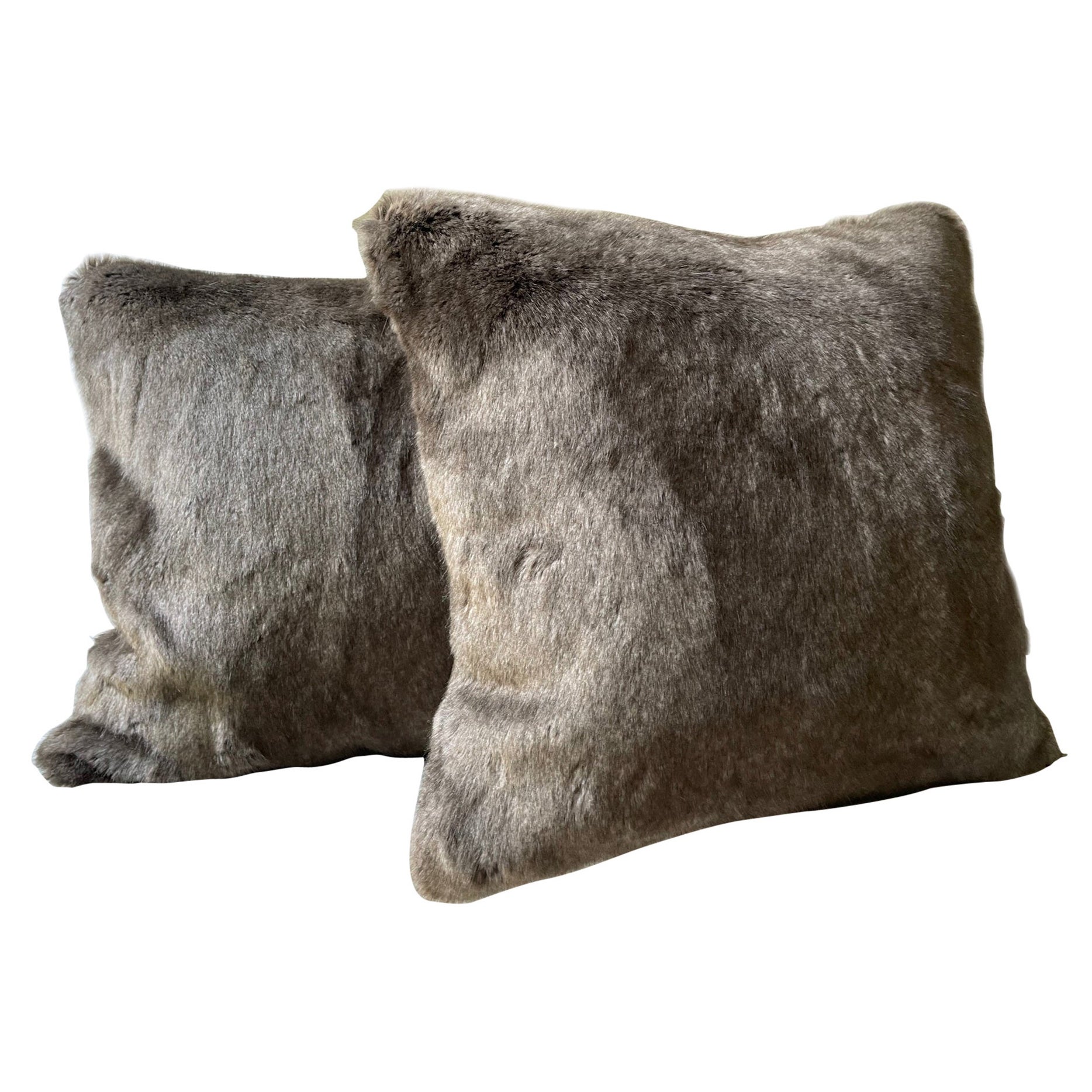 Pair Brown Melange Pelzkissen mit Seide Brown auf der Rückseite Square Shape im Angebot