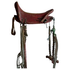Selle chinoise en bois sculpté et peint du 19e siècle avec Tack.