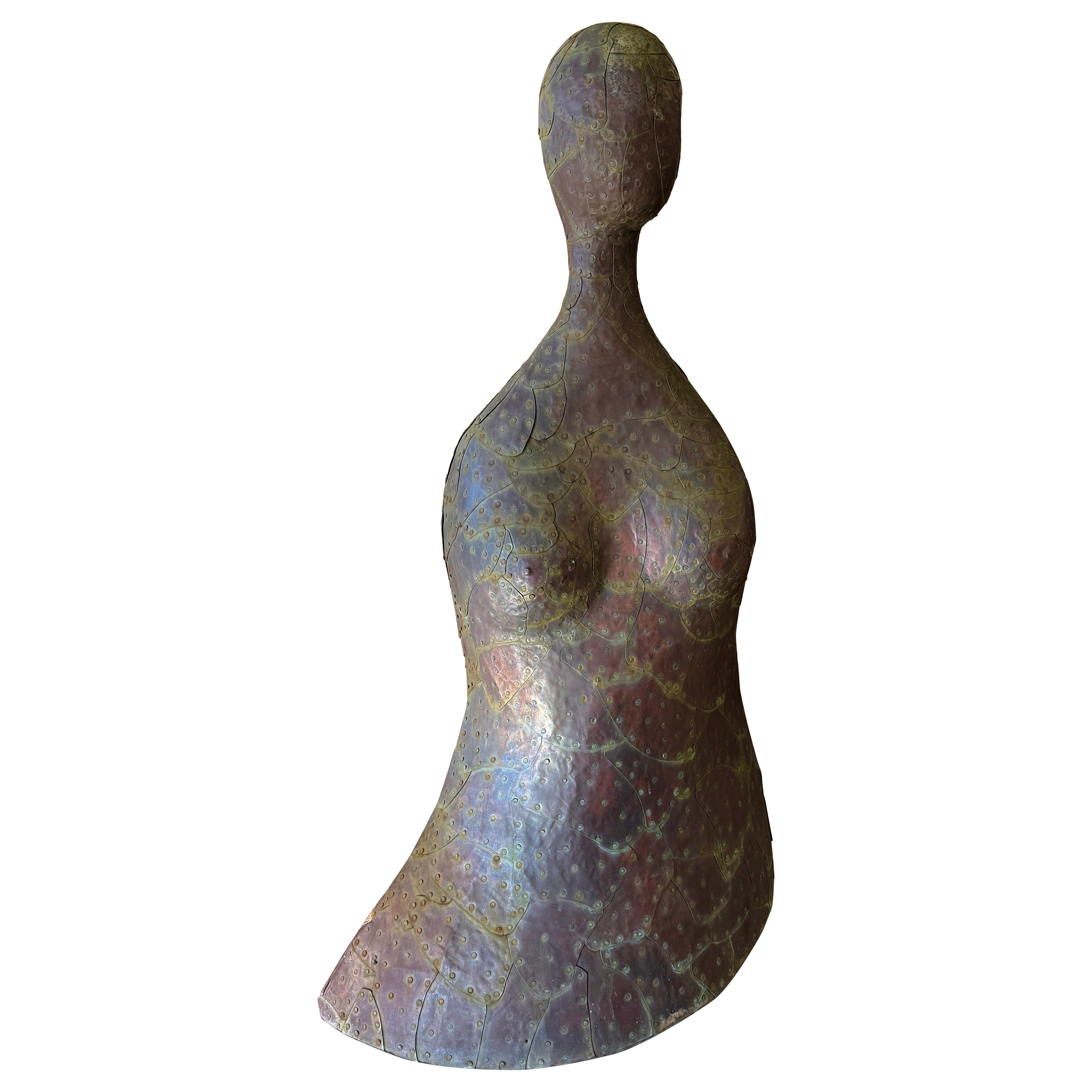 Bill Anson Figura femenina desnuda con escamas y revestida de cobre en venta