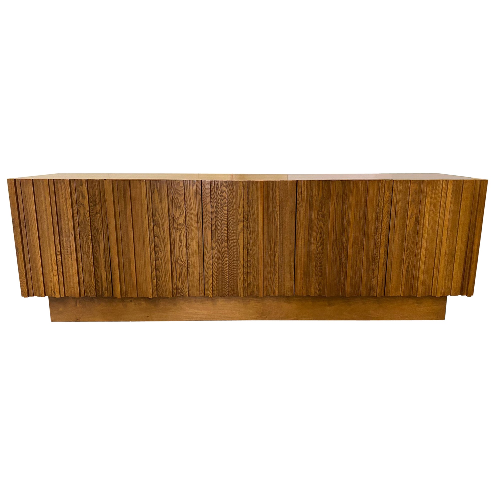 Aparador de madera geométrico de estilo contemporáneo italiano de mediados de siglo