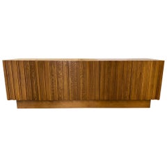 Buffet italien contemporain en bois géométrique de style du milieu du siècle