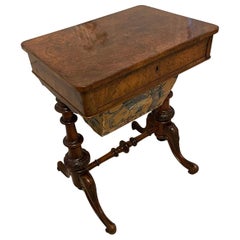 Antigua mesa de costura/lámpara independiente de nogal rebabas de calidad victoriana