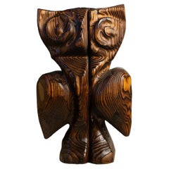 Unico gufo astratto in legno di cedro intagliato e bruciato, scultura animale Tiki di Witco