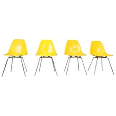 Charles and Ray Eames Set di 4 sedie gialle "H-Base" per Herman Miller, 1960