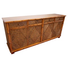 Aparador de madera y bambú de los años 70 con puertas y cajones