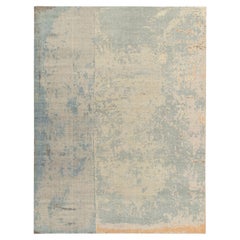 Rug & Kilim's Distressed Style Modern Rug in Blue, Gray, Beige Abstract Pattern (tapis moderne de style vieilli en bleu, gris et beige à motif abstrait)