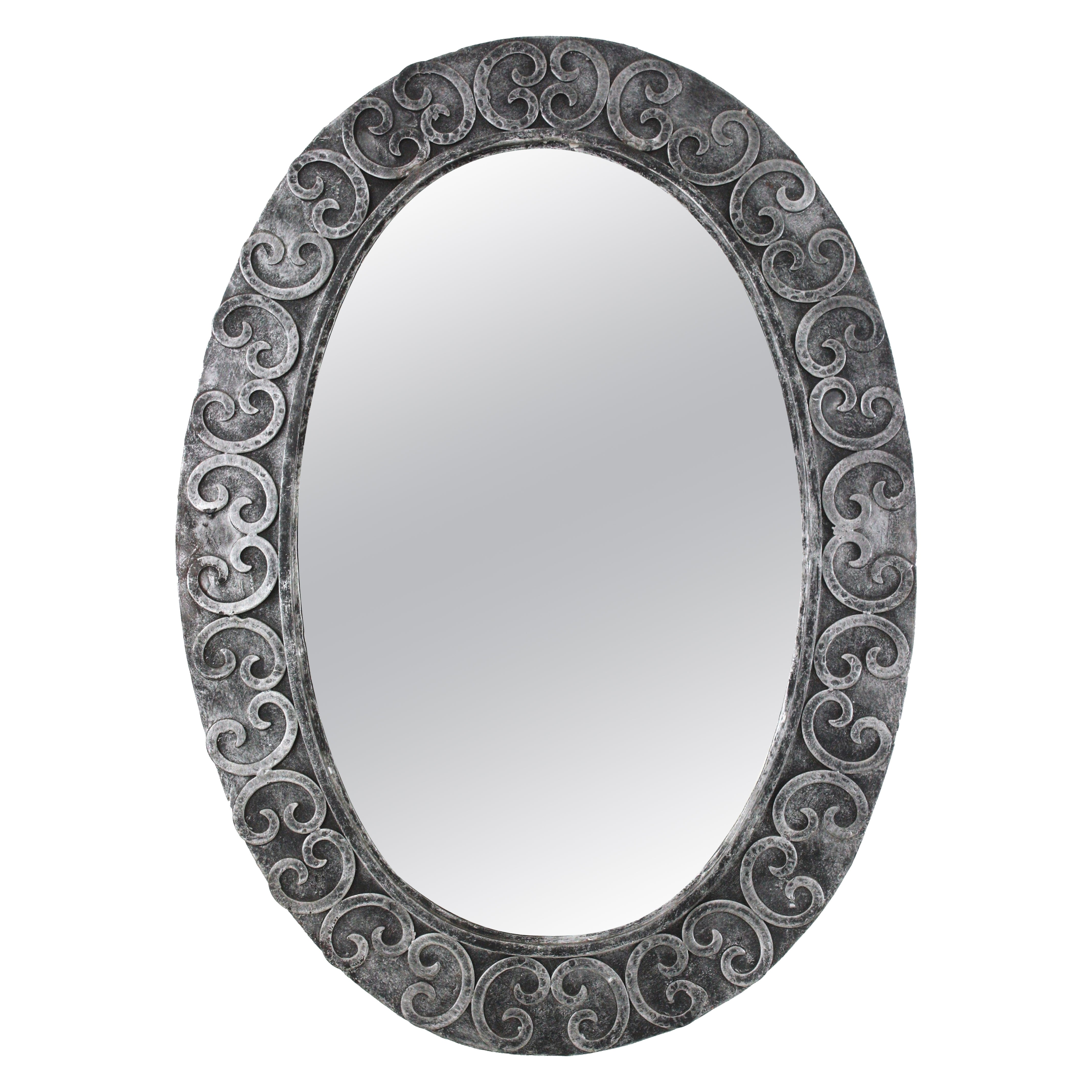 Espejo Oval Brutalista Plateado de Hierro Forjado con Decoración de Volutas