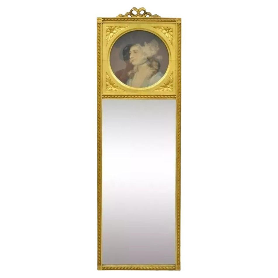 Miroir Trumeau français ancien de style Louis XV en bois doré avec impression de portrait en vente