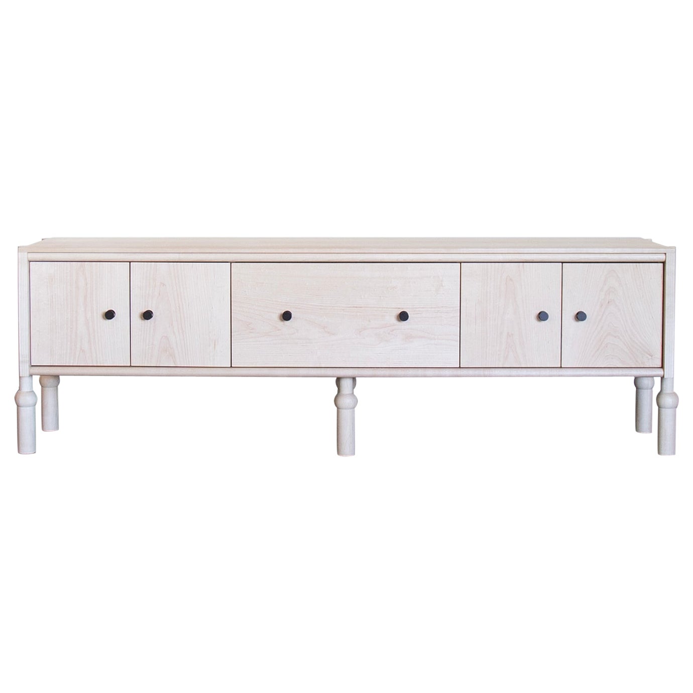 Armario multimedia moderno Mae Low de madera maciza