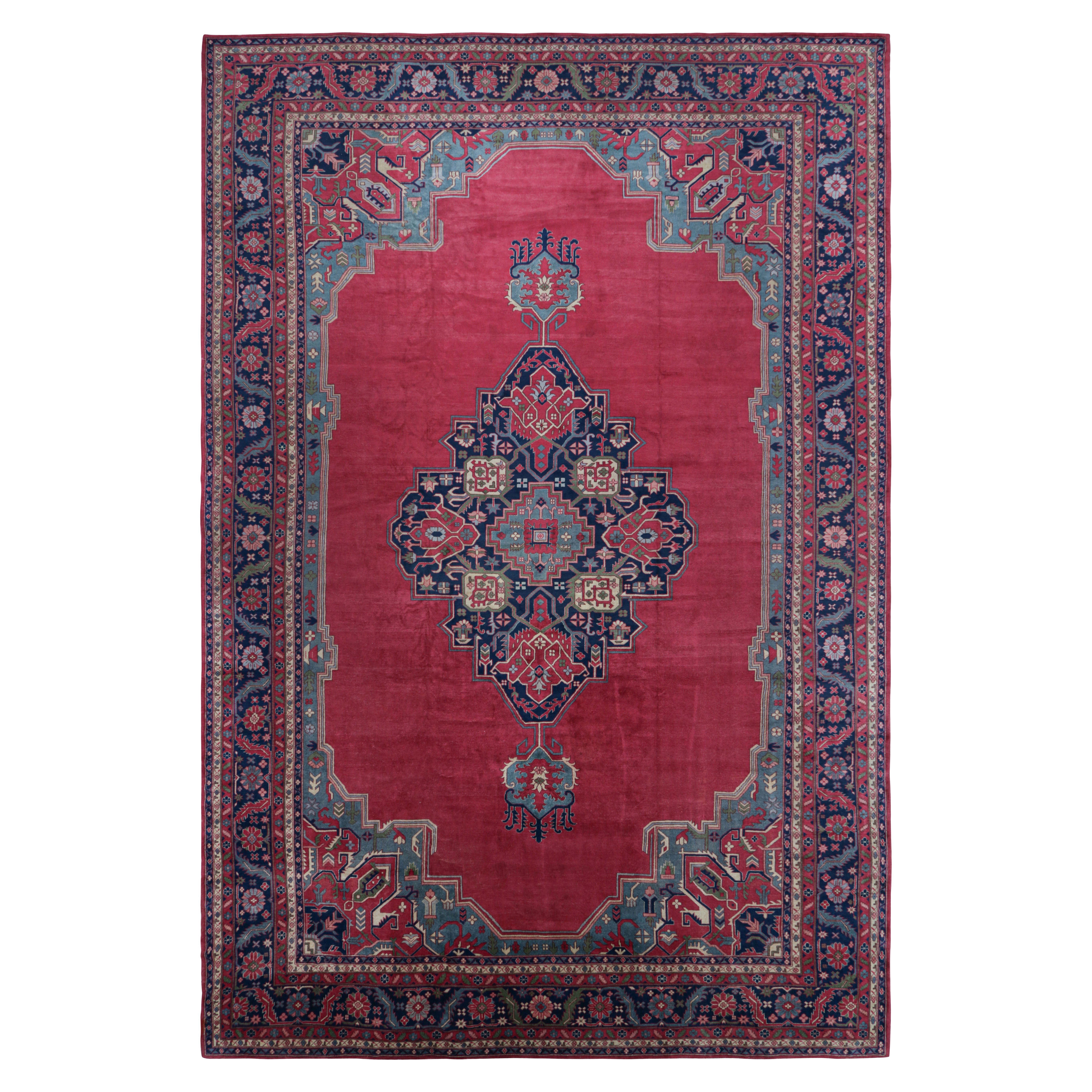 Antigua alfombra turca Isparta con campo abierto rojo y medallón en venta