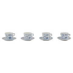 Royal Copenhagen Azul Liso Acanalado. Juego de cuatro tazas y platillos de café.