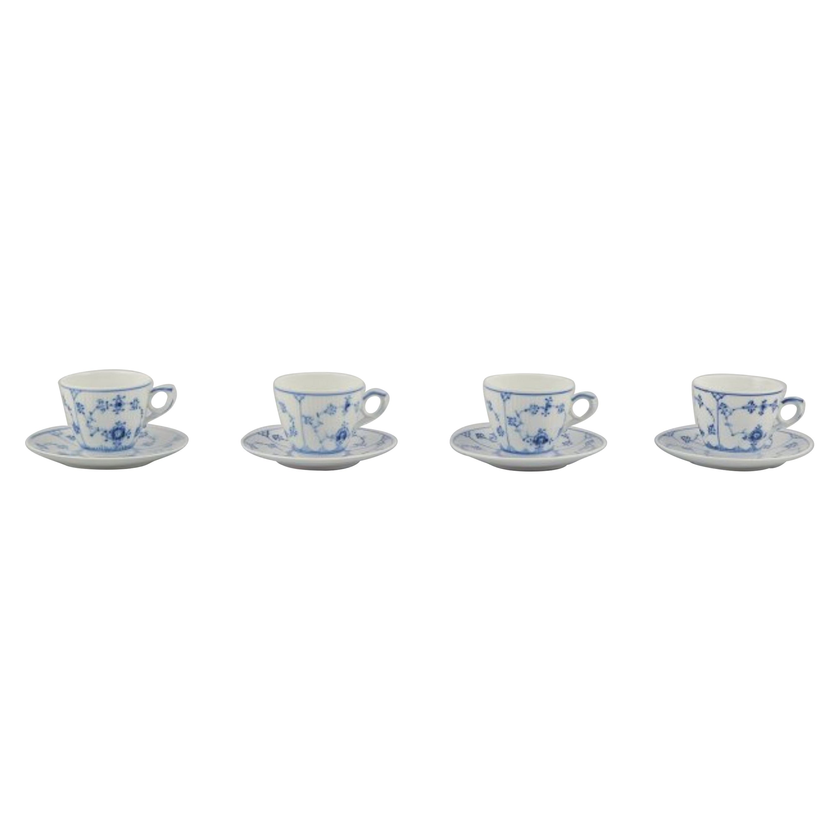 Royal Copenhagen Blau geriffelte Plain. Vier Kaffeebecher mit Untertassen. 1960er/70er Jahre