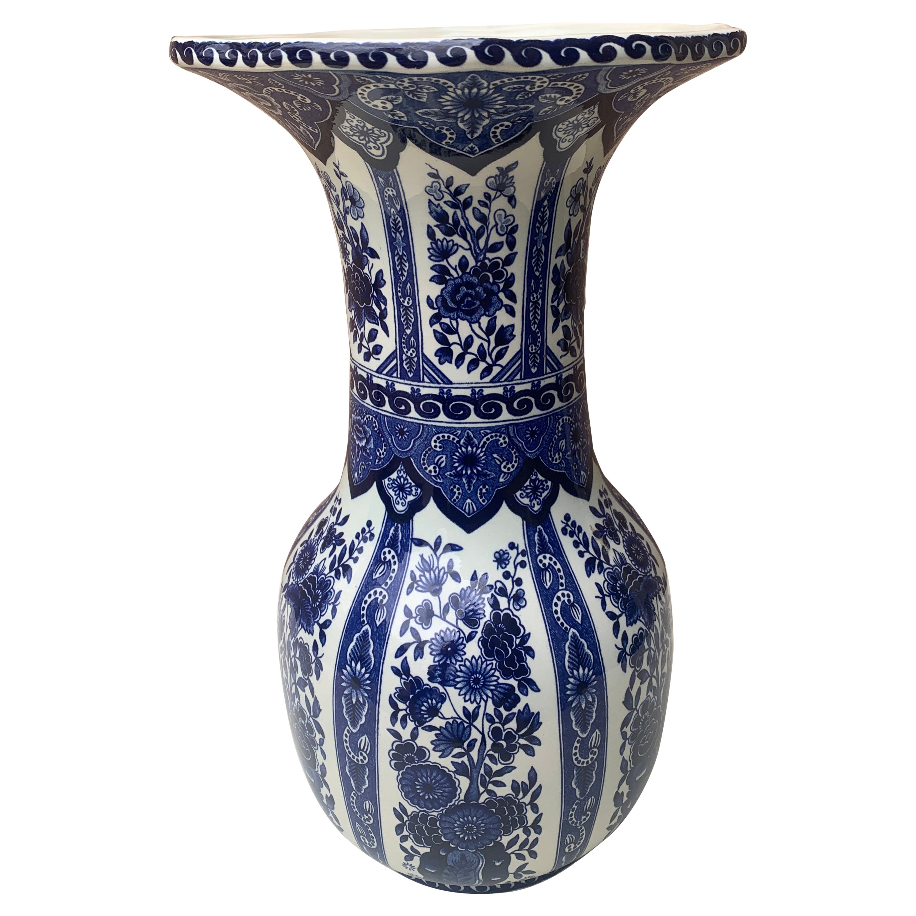 Vaso in porcellana Royal Delfts Sphinx by Boch blu e bianco in vendita