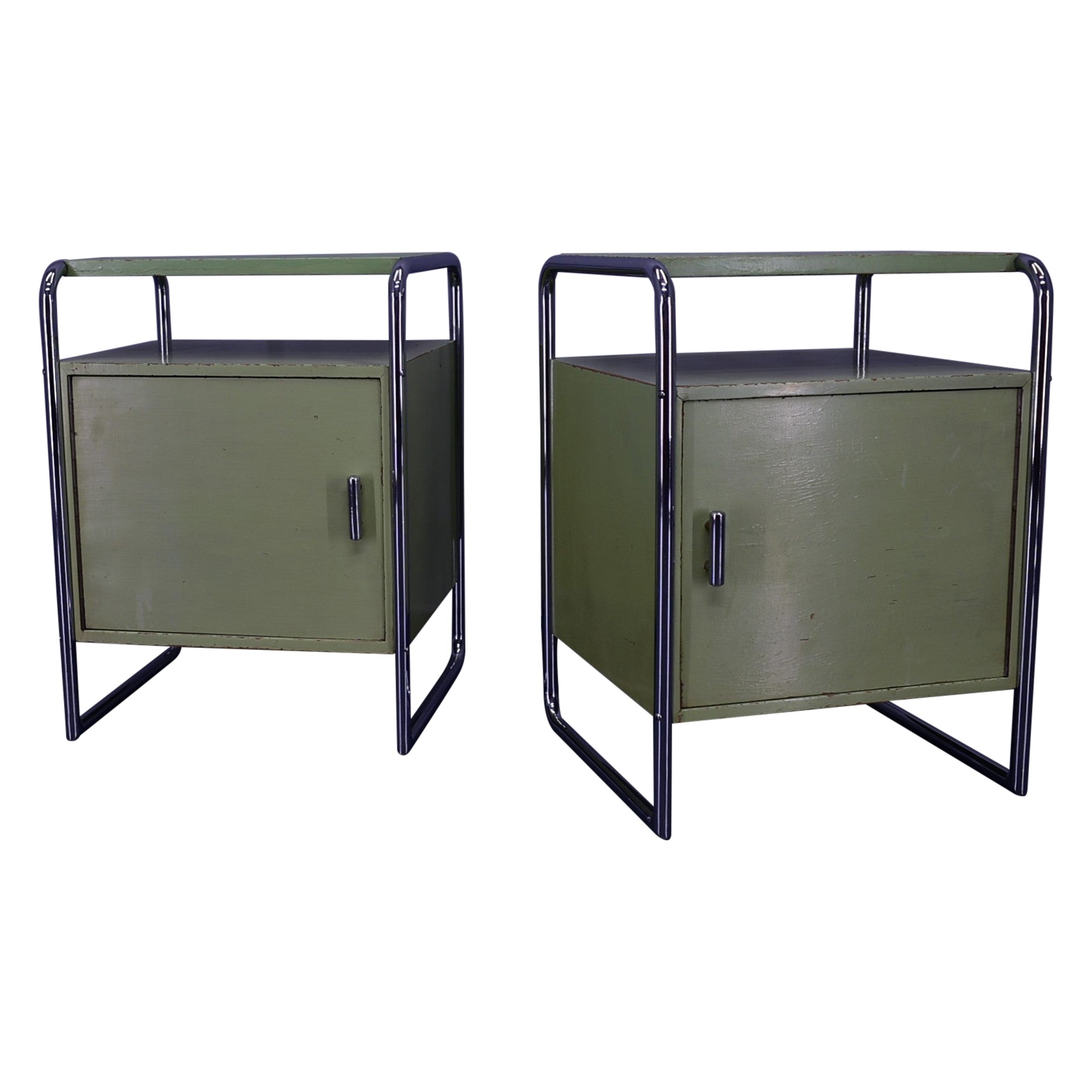 Ensemble de deux tables de nuit Bauhaus par Vichr & Co, années 1930 en vente
