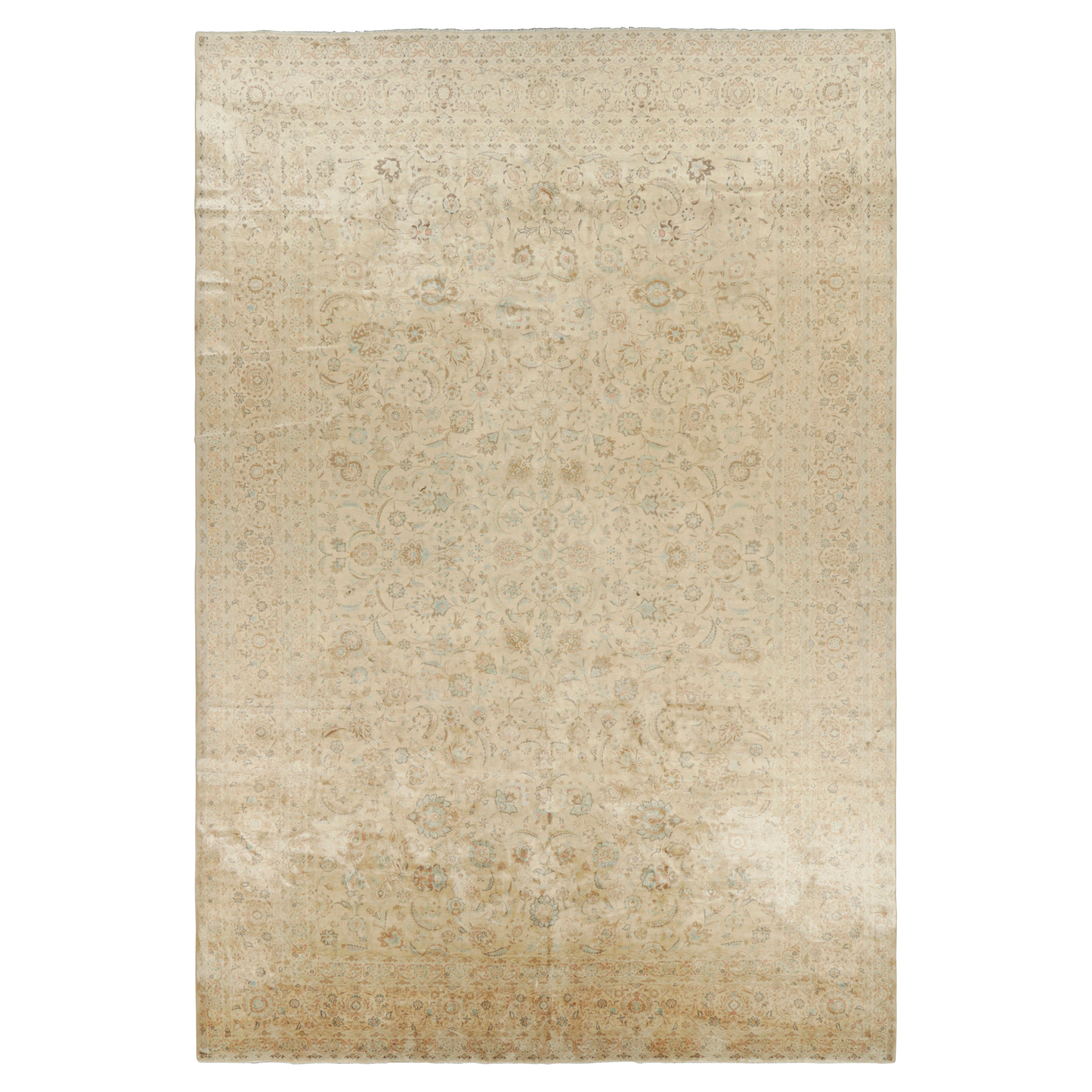 Alfombra persa de gran tamaño estilo Kashan de Rug & Kilim en color crema con motivos florales