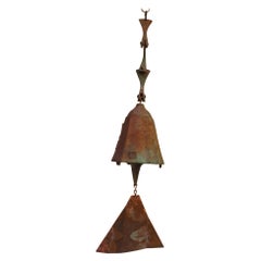 Campana grande de bronce verdigris de mediados de siglo / Carillón de viento Paolo Soleri para Arconsanti
