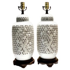 Coppia di lampade Blanc De Chine di Hollywood Regency
