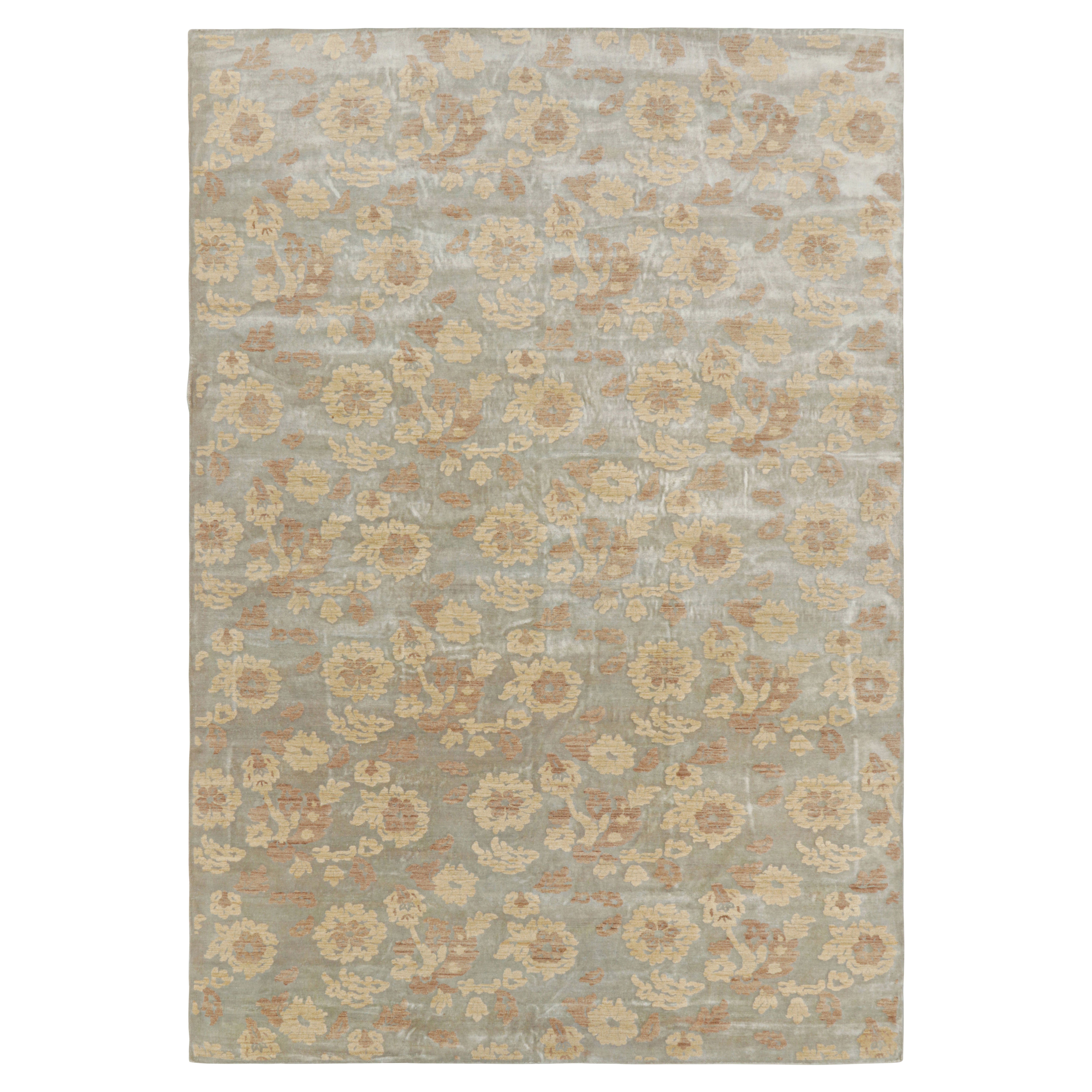 Alfombra contemporánea Rug & Kilim en plata con motivos florales beige-marrón