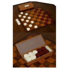 ANTIQUE FORTNUM & MASON BACKGAMMON SET IN ORIGINAL LEATHER CASE WiTH DICE
